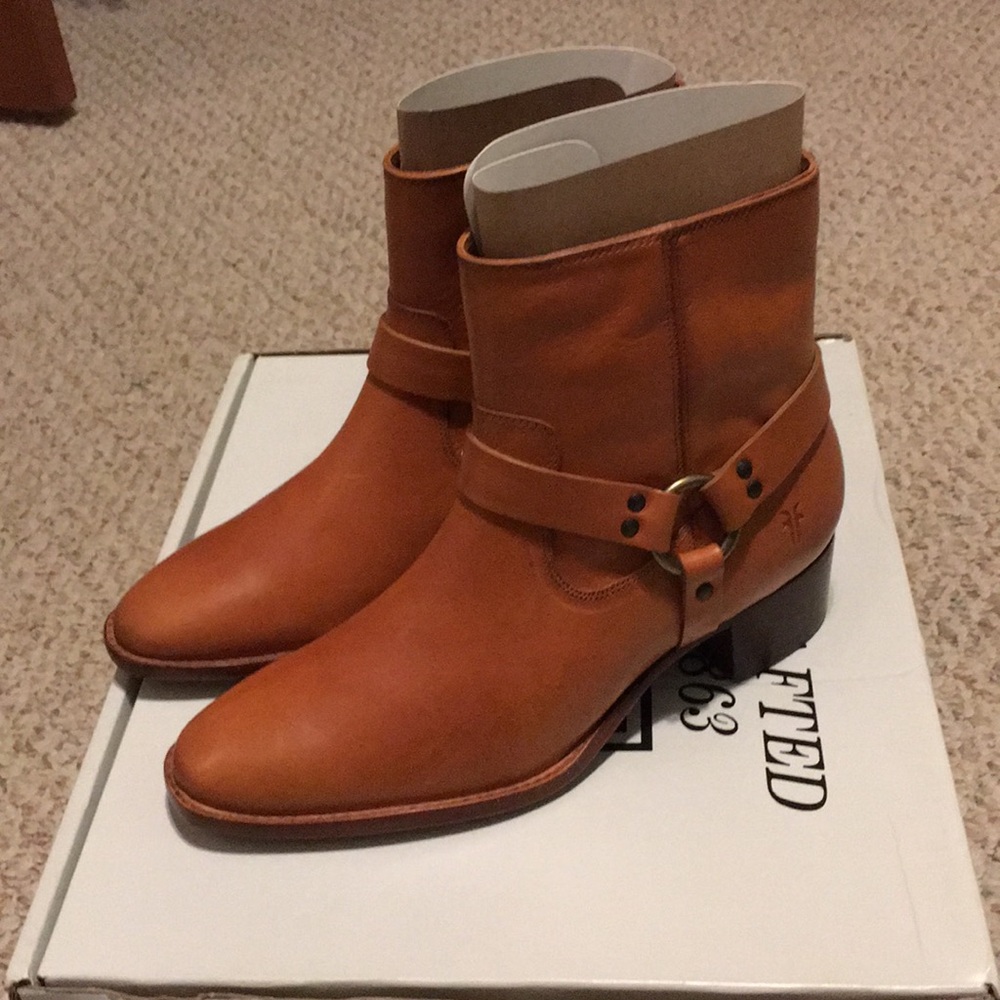 Frye Dara Harness short in Tan sz7